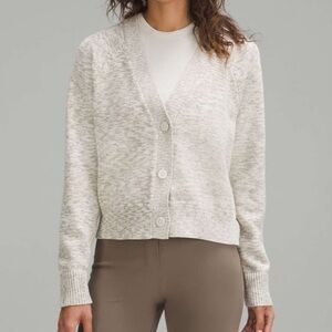 Lululemon Boxy Cotton-Blend V Neck Cardigan
Bone / White / Raw Linen / Vapor